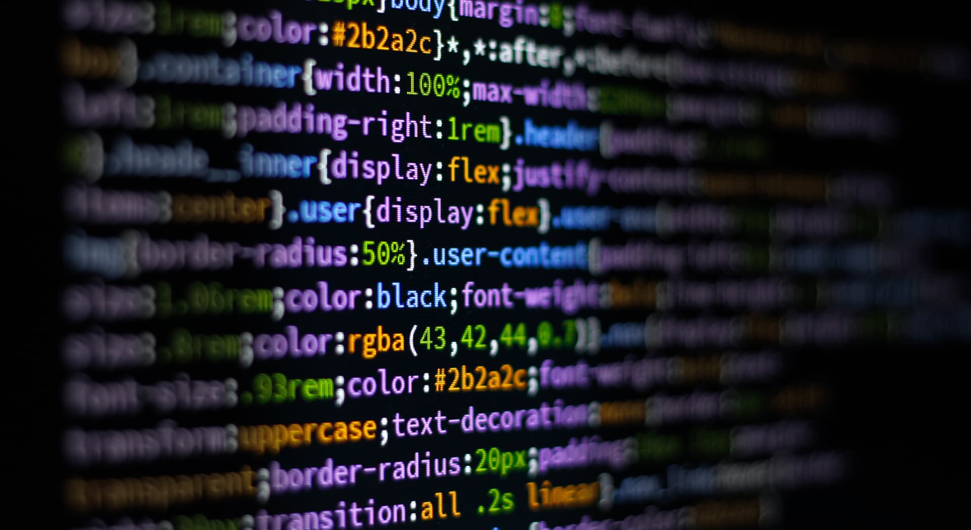 Bunter Code auf schwarzem Bildschirm